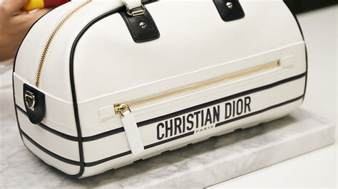 Moda borse 2022: la nuova Vibe Bag di Dior 